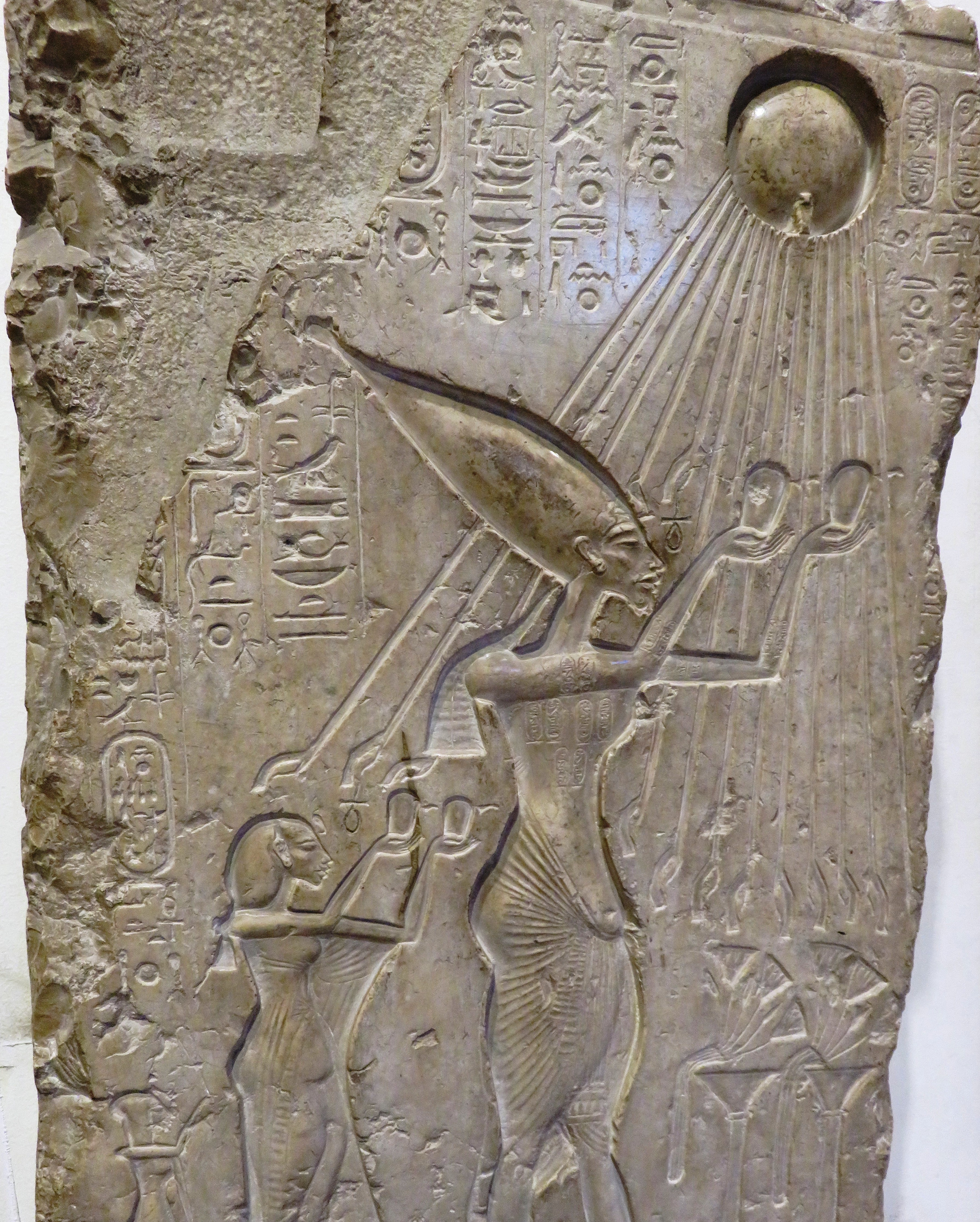 How can you keep cool and comfortable on tour in Egypt?